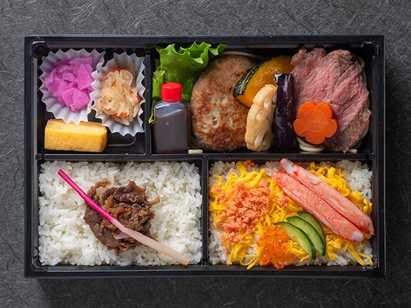 ステーキとすき焼きご飯と海鮮欲張り弁当