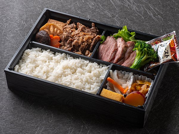 すき焼きとローストビーフの欲張り弁当