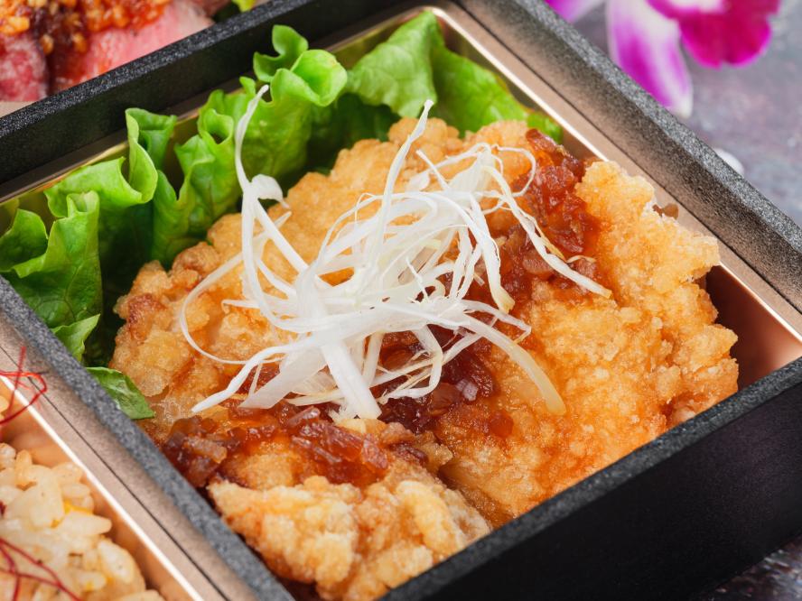 青龍～特製炒飯と黒毛牛ステーキのXO醬ソースと油淋鶏と黒酢酢豚～