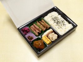 牛肉100%牛タンフランク （当社オリジナル）達磨大師 牛たん炭焼 利久の【お弁当デリ限定】4種の牛たん弁当 2,160円｜【お
