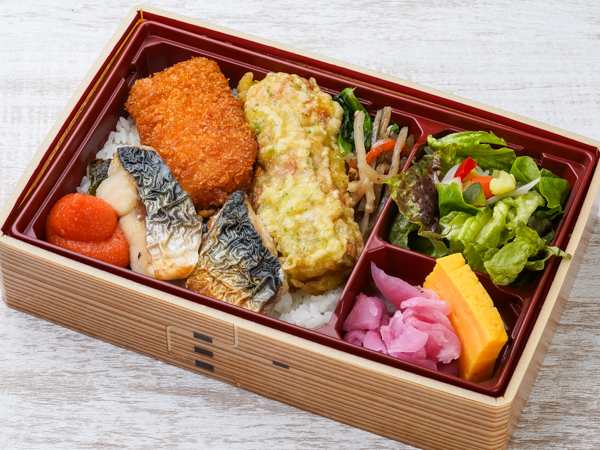 苔の種類　日替わり豪華コケ弁当 東京海苔わっぱの鯖とカニクリームコロッケ海苔重 1,296円｜【お弁当