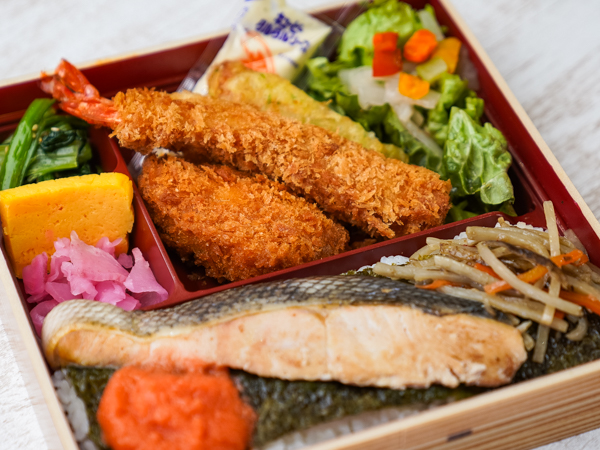 海老フライとカニクリームコロッケ海苔幕の内