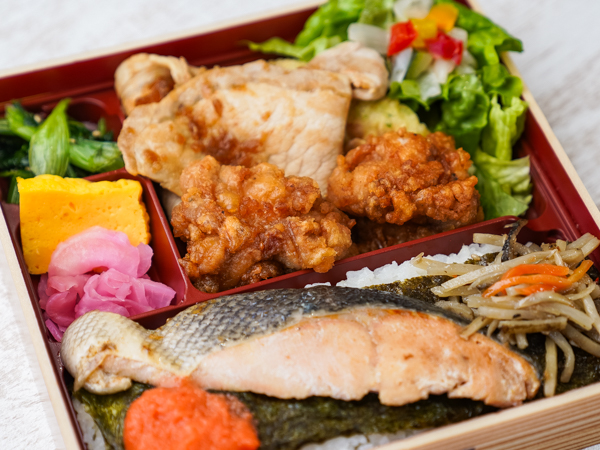 豚ロース生姜焼きとから揚げ海苔幕の内