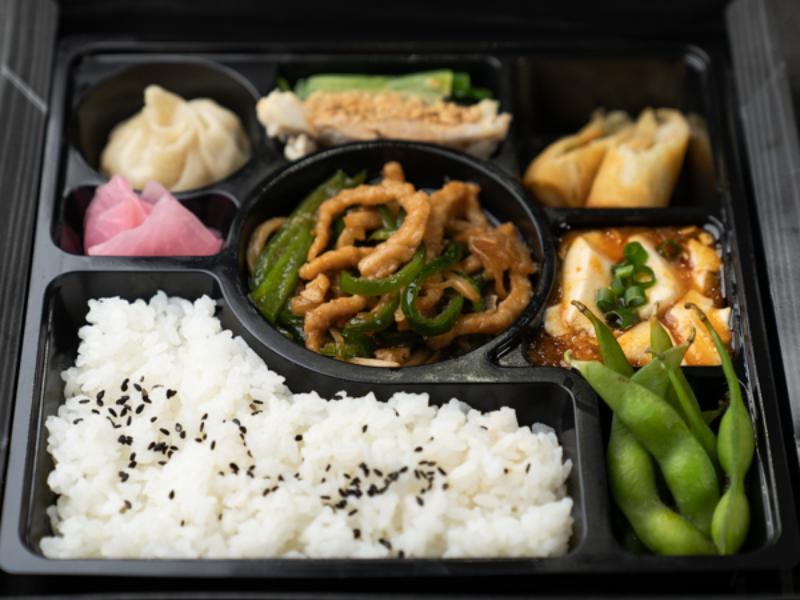青椒肉絲・棒棒鶏・マーボー豆腐の豪華御膳