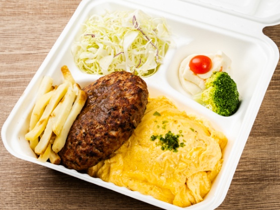 チーズオムライスとハンバーグステーキプレート