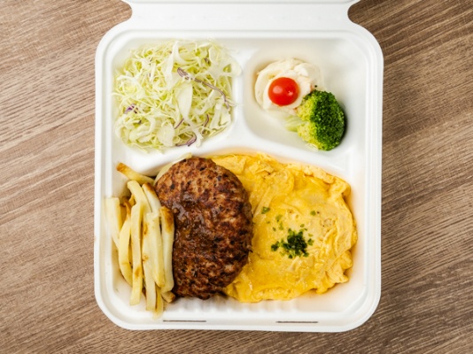 チーズオムライスとハンバーグステーキプレート