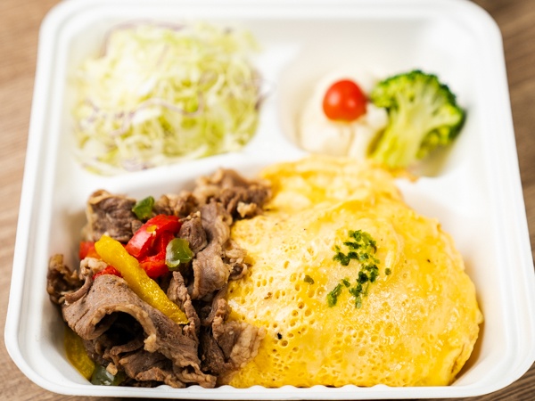 チーズオムライスと牛焼肉プレート