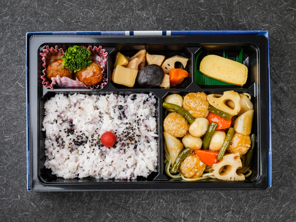 鶏団子と彩野菜の和風あん弁当
