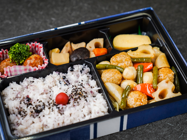 鶏団子と彩野菜の和風あん弁当