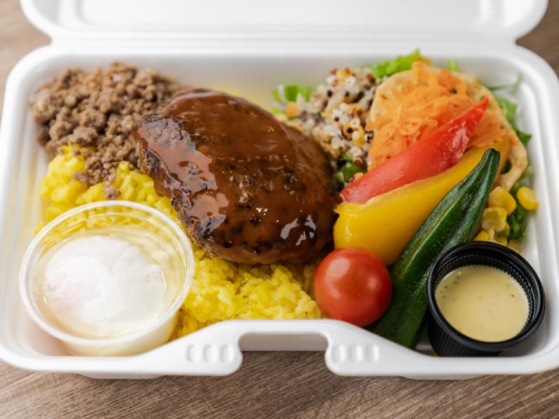 和食職人が作るハンバーグの温玉ランチボックス