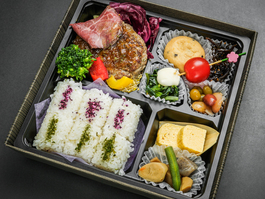 手ごねハンバーグと牛のせご飯御膳