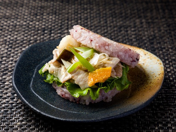 厳選豚肉のネギ塩糀バーガー