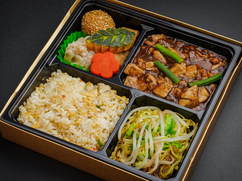 【4升】四川麻婆豆腐と炒飯弁当（スプーン付き）
