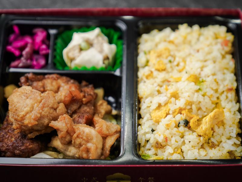 炒飯と油淋鶏（ﾕｰﾘﾝｼﾞｰ）のお弁当