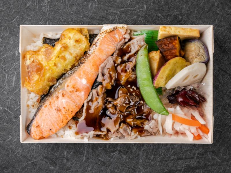 特選のり弁 A5等級黒毛和牛焼肉＆鮭