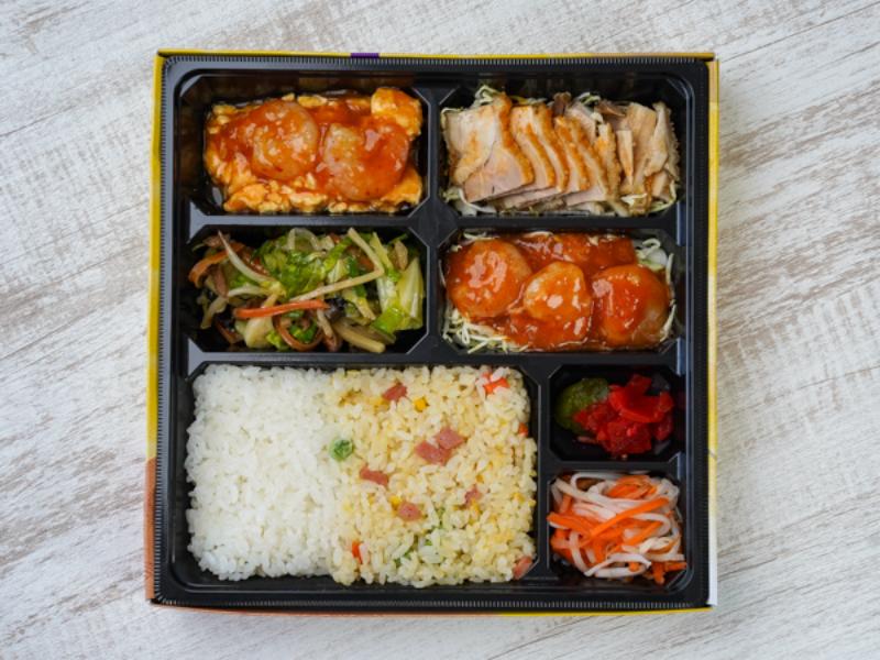 【豪華 幕の内弁当】海老のチリソースと油淋鶏（ユーリンチー）弁当