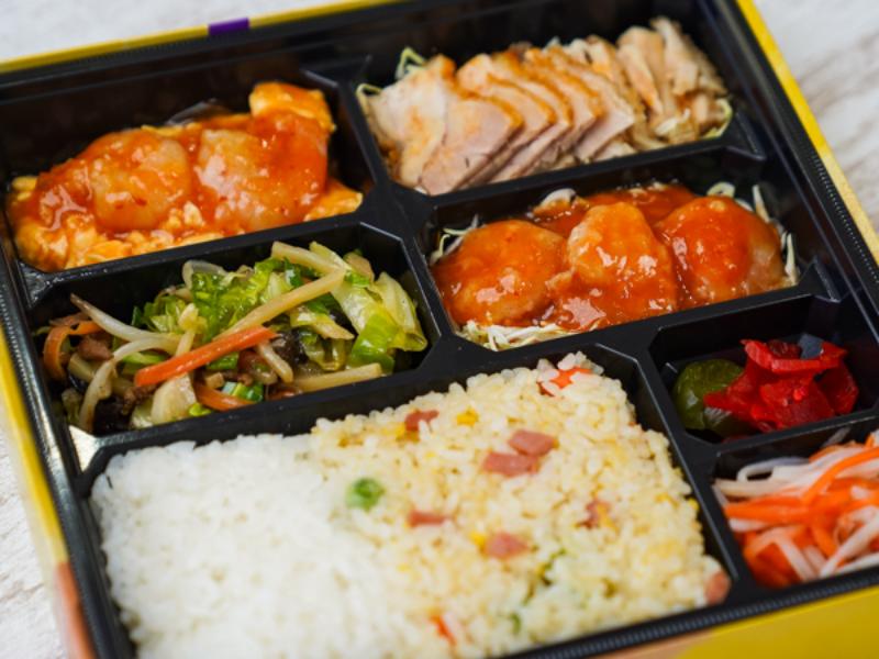 【豪華 幕の内弁当】海老のチリソースと油淋鶏（ユーリンチー）弁当