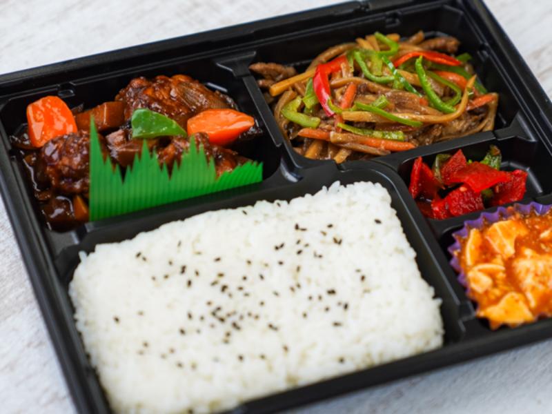 【厳選】Wメイン中華弁当（黒酢の酢鶏＆チンジャオロース）【～5月8日まで納品不可】