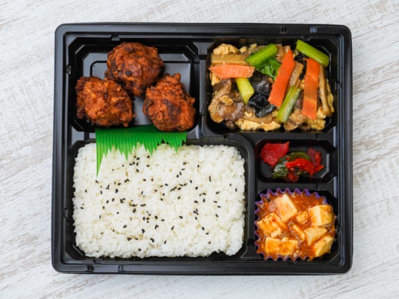 【厳選】Wメイン中華弁当（若鶏の唐揚げ＆木耳と豚肉玉子炒め）