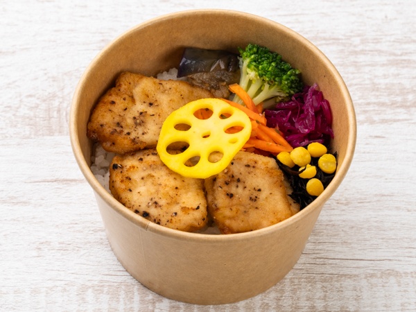 彩り野菜と菜彩鶏柚子胡椒ナゲットの弁当