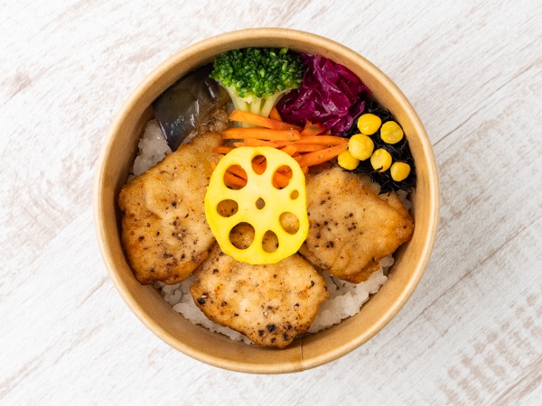 彩り野菜と菜彩鶏柚子胡椒ナゲットの弁当