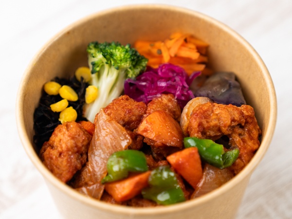彩り野菜とヴィーガン甘酢和えの弁当