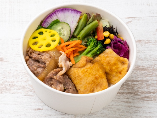 彩り野菜と佐助豚ポークジンジャー&菜彩鶏カレーナゲットのわっぱ弁当
