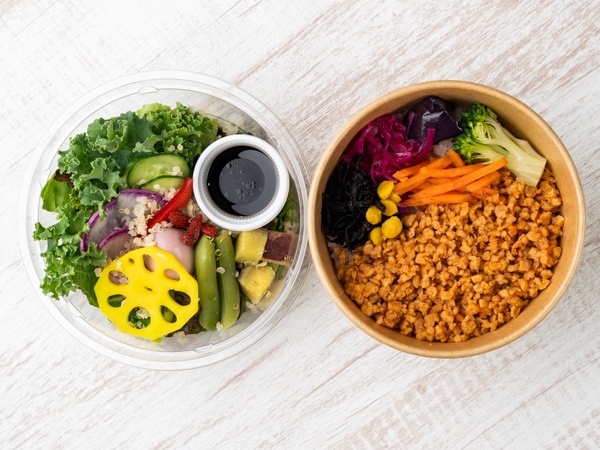 ヴィーガンビビンバの弁当とオーガニックキヌアサラダの2段仕立て