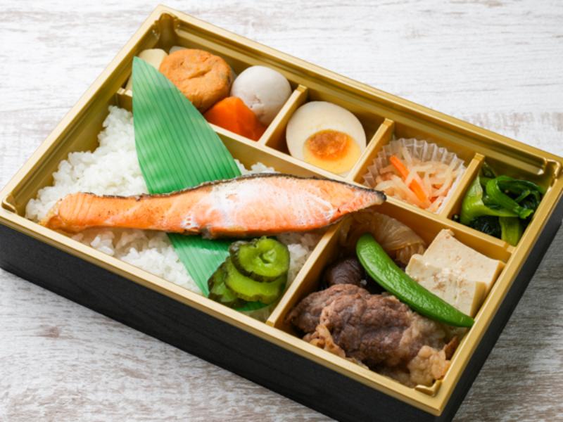 おもてなし御前・黒毛和牛すき焼きと銀鮭