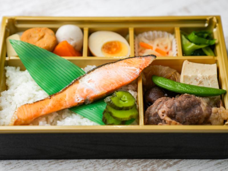 おもてなし御前・黒毛和牛すき焼きと銀鮭