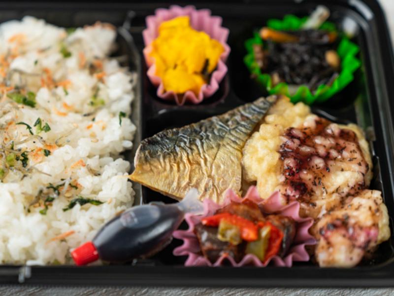 ［Ａ－１］【ＧＡＢＡとたんぱく質が摂れる】梅鶏天・焼きサバ弁当