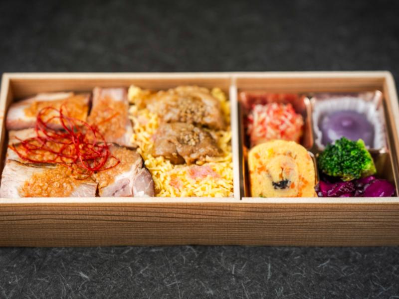 四元豚モモの低温調理味噌焼きと若鶏照り焼きの彩り弁当