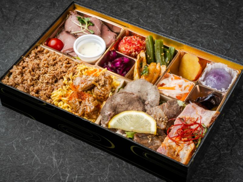 プレミアムローストビーフと五種のお肉のおかず満載彩り弁当