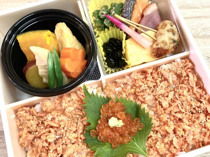 鮭いくらの親子懐石重