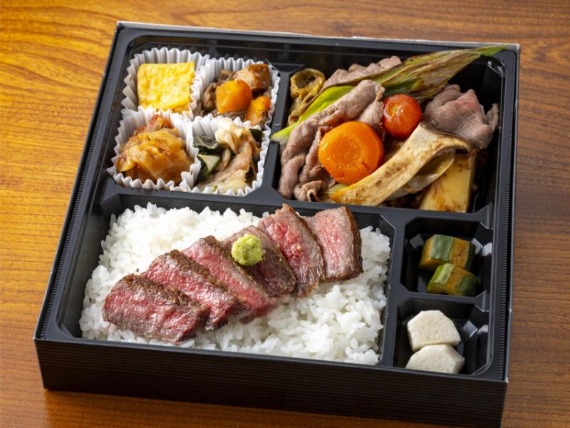 黒毛和牛赤身のステーキとすき焼き弁当