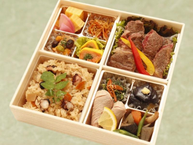 たこ飯とステーキ弁当