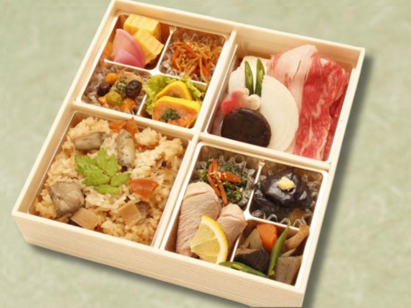 鶏飯と牛すき焼き弁当