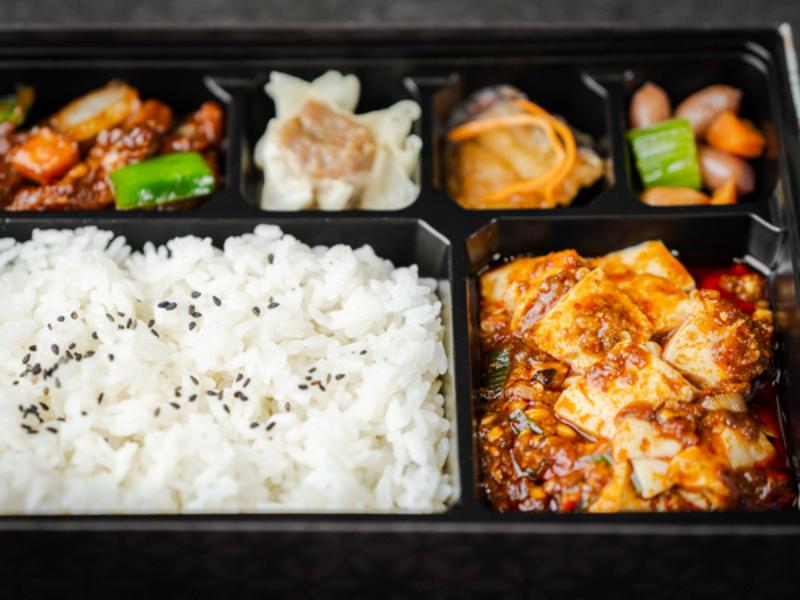 【選べるご飯】本格麻婆豆腐と鶏肉の甘みそ炒め弁当