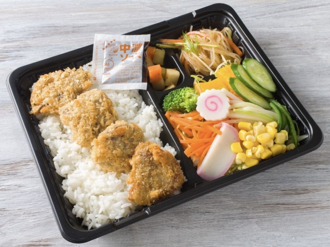 【彩り豊かで野菜満足】マグロカツ弁当