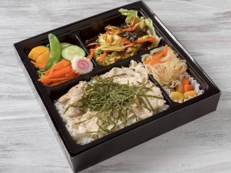 【彩り豊かで野菜豪快】豚バラねぎ塩ダレ焼肉＆キャベツ玉子炒め弁当