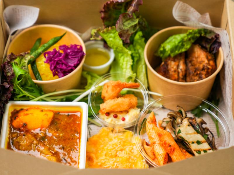 お一人様オードブルBOX〜南インド風チキンカレー＆エビフライ＆チキンケバブグリル