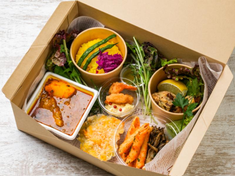 お一人様オードブルBOX〜南インド風チキンカレー&エビフライ&タイ風唐揚