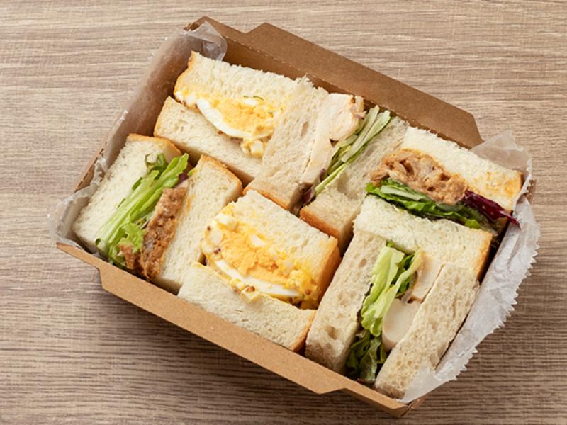 サンドイッチ3種の詰め合わせ【チリチキンサンド＆プルドポークサンド＆ディル香るたまごサンド】