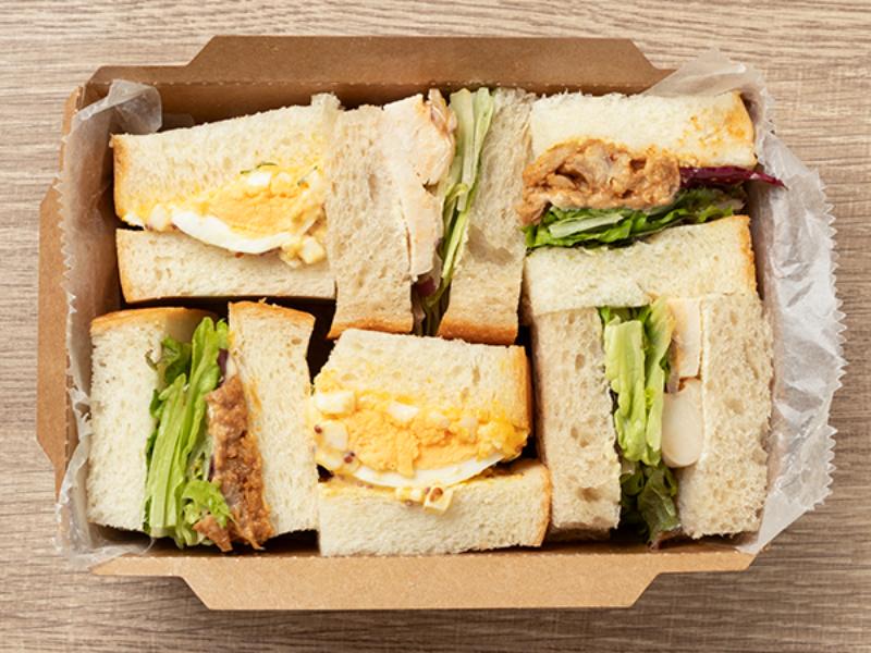 サンドイッチ3種の詰め合わせ【チリチキンサンド＆プルドポークサンド＆ディル香るたまごサンド】