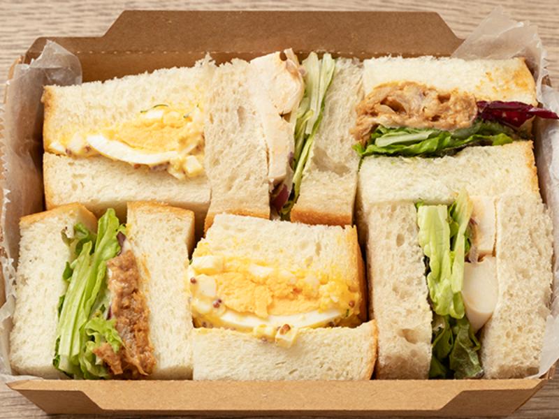 サンドイッチ3種の詰め合わせ【チリチキンサンド＆プルドポークサンド＆ディル香るたまごサンド】