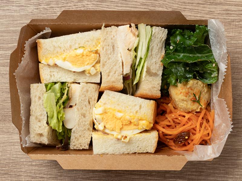 2種のサンドとデリBOX【プルドポーク＆たまご】