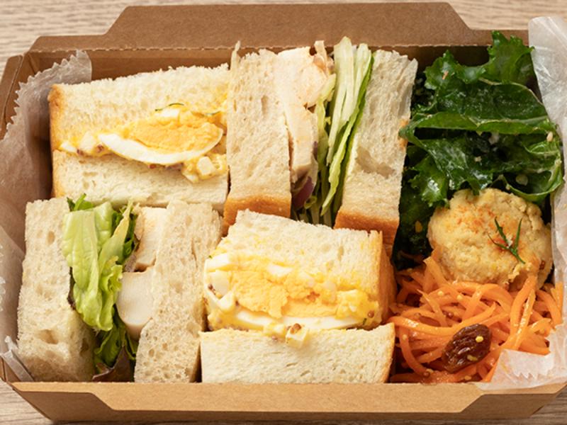 2種のサンドとデリBOX【プルドポーク＆たまご】