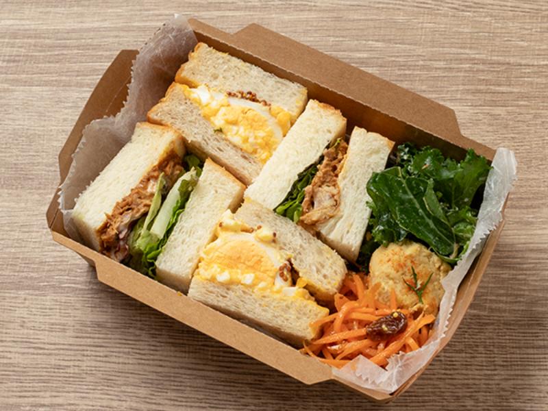 2種のサンドとデリBOX【チリチキン＆たまご】