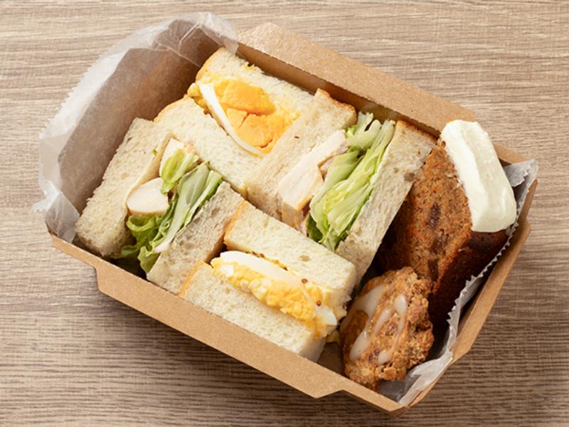 焼菓子付きサンドイッチBOX【チリチキン＆たまご】