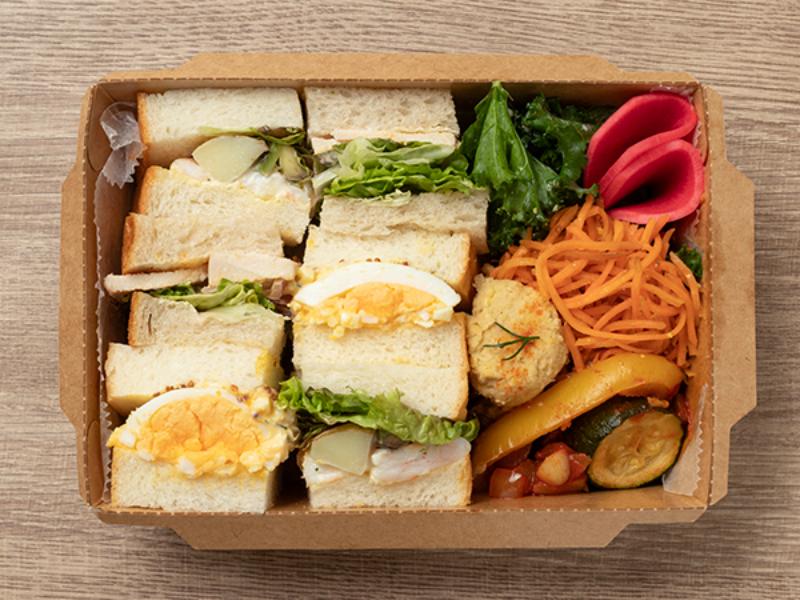 5種のデリ付きサンドイッチBOX【たまご＆海老アボカド＆チリチキン】